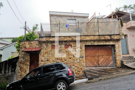 Casa à venda com 229m², 3 quartos e 2 vagas Casa à venda com 229m², 3 quartos e 2 vagasFachada