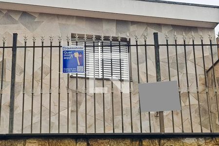 Casa à venda com 229m², 3 quartos e 2 vagas Casa à venda com 229m², 3 quartos e 2 vagasFachada