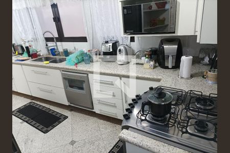 Casa à venda com 245m², 7 quartos e 1 vaga Casa à venda com 245m², 7 quartos e 1 vagaCozinha