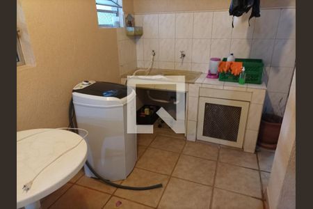 Casa à venda com 245m², 7 quartos e 1 vaga Casa à venda com 245m², 7 quartos e 1 vagaLavanderia