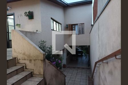 Casa à venda com 245m², 7 quartos e 1 vaga Casa à venda com 245m², 7 quartos e 1 vagaEscada