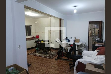 Casa à venda com 245m², 7 quartos e 1 vaga Casa à venda com 245m², 7 quartos e 1 vagaSala/Cozinha
