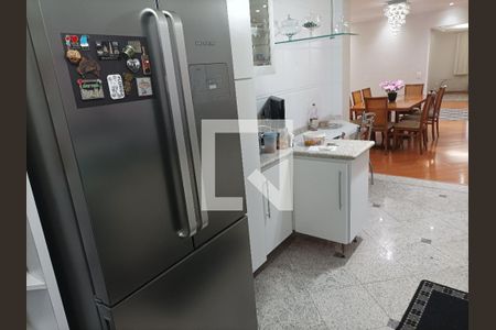Casa à venda com 245m², 7 quartos e 1 vaga Casa à venda com 245m², 7 quartos e 1 vagaCozinha