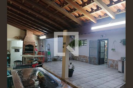 Casa à venda com 245m², 7 quartos e 1 vaga Casa à venda com 245m², 7 quartos e 1 vagaÁrea comum - Churrasqueira