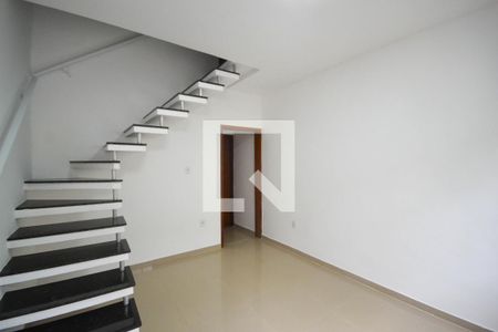 Sala de casa para alugar com 2 quartos, 68m² em Heliópolis, Belford Roxo