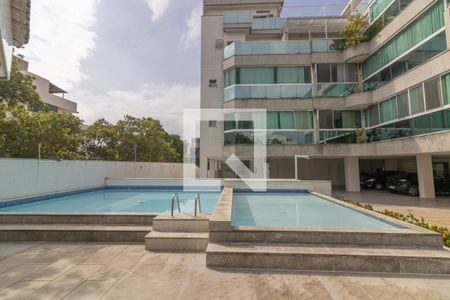 Apartamento à venda com 442m², 5 quartos e 4 vagas Apartamento à venda com 442m², 5 quartos e 4 vagasÁrea comum - piscina