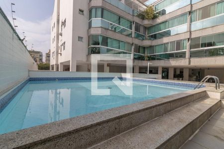 Apartamento à venda com 442m², 5 quartos e 4 vagas Apartamento à venda com 442m², 5 quartos e 4 vagasÁrea comum - piscina