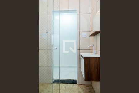 Banheiro de kitnet/studio para alugar com 1 quarto, 12m² em Vila Galvão, Guarulhos