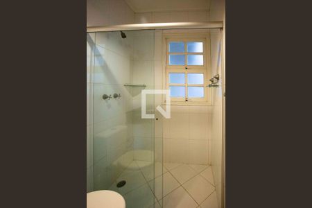 Casa à venda com 385m², 6 quartos e 2 vagasBanheiro da Suíte 2