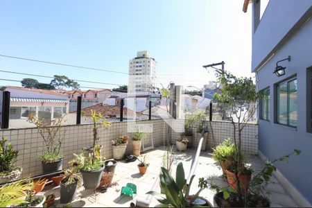 Casa à venda com 200m², 3 quartos e 3 vagas Casa à venda com 200m², 3 quartos e 3 vagasTerraço
