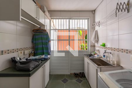 Casa à venda com 840m², 3 quartos e 6 vagas Casa à venda com 840m², 3 quartos e 6 vagasÁrea de Serviço