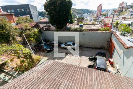 Casa à venda com 710m², 4 quartos e 10 vagas Casa à venda com 710m², 4 quartos e 10 vagasGaragem