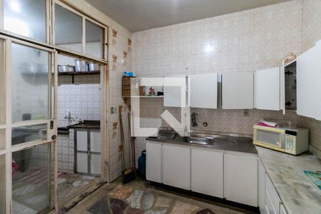 Casa à venda com 710m², 4 quartos e 10 vagas Casa à venda com 710m², 4 quartos e 10 vagasCozinha