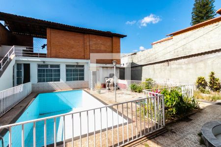 Casa à venda com 710m², 4 quartos e 10 vagas Casa à venda com 710m², 4 quartos e 10 vagasPiscina