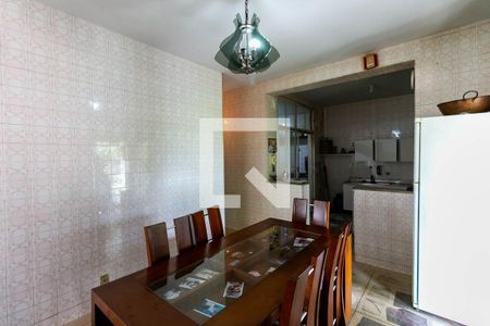 Casa à venda com 710m², 4 quartos e 10 vagas Casa à venda com 710m², 4 quartos e 10 vagasCopa