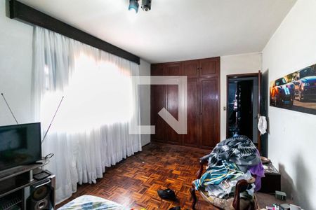 Casa à venda com 710m², 4 quartos e 10 vagas Casa à venda com 710m², 4 quartos e 10 vagasQuarto 3