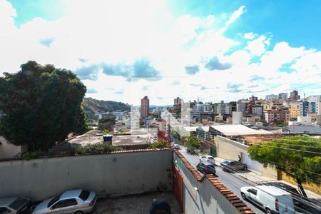 Casa à venda com 710m², 4 quartos e 10 vagas Casa à venda com 710m², 4 quartos e 10 vagasVista