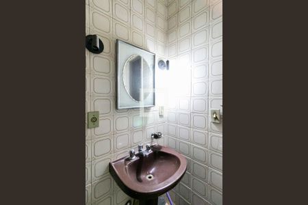 Casa à venda com 710m², 4 quartos e 10 vagas Casa à venda com 710m², 4 quartos e 10 vagasBanheiro Social