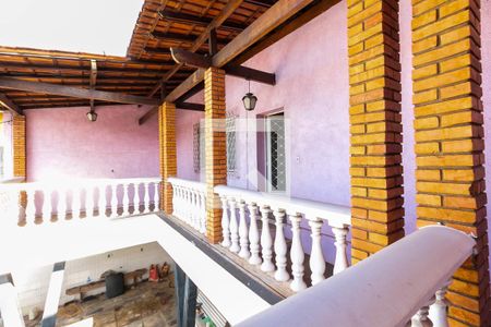 Casa à venda com 710m², 4 quartos e 10 vagas Casa à venda com 710m², 4 quartos e 10 vagasVaranda