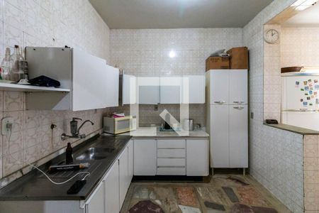 Casa à venda com 710m², 4 quartos e 10 vagas Casa à venda com 710m², 4 quartos e 10 vagasCozinha