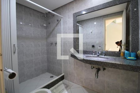 Casa de condomínio para alugar com 400m², 5 quartos e 2 vagasBanheiro da Suíte