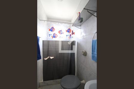 Casa de condomínio para alugar com 400m², 5 quartos e 2 vagasCasa 2 Fundos - Banheiro 