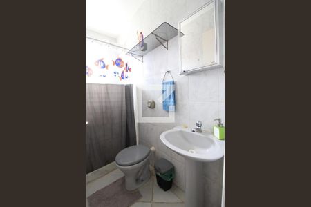 Casa de condomínio para alugar com 400m², 5 quartos e 2 vagasCasa 2 Fundos - Banheiro 