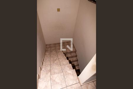 Casa à venda com 150m², 3 quartos e 4 vagas Casa à venda com 150m², 3 quartos e 4 vagasEscadas