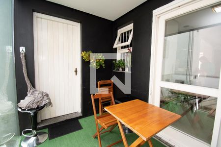 Casa à venda com 122m², 3 quartos e 2 vagas Casa à venda com 122m², 3 quartos e 2 vagasárea-churrasqueira