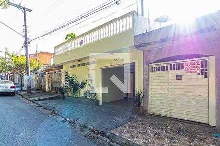 Casa à venda com 139m², 4 quartos e 2 vagas Casa à venda com 139m², 4 quartos e 2 vagasFachada