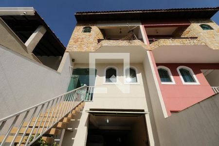 Casa à venda com 300m², 3 quartos e 8 vagasFachada