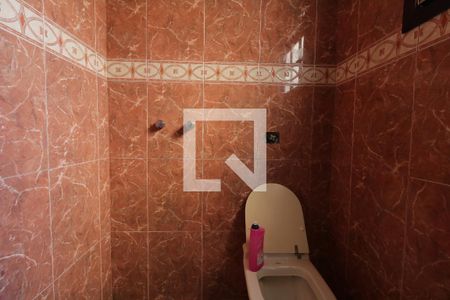 Casa à venda com 300m², 3 quartos e 8 vagasBanheiro da Suite 2