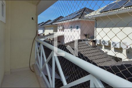 Casa de condomínio à venda com 150m², 3 quartos e 2 vagas Casa de condomínio à venda com 150m², 3 quartos e 2 vagasSuite - varanda