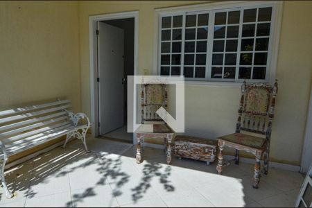 Casa de condomínio à venda com 150m², 3 quartos e 2 vagas Casa de condomínio à venda com 150m², 3 quartos e 2 vagasFrente