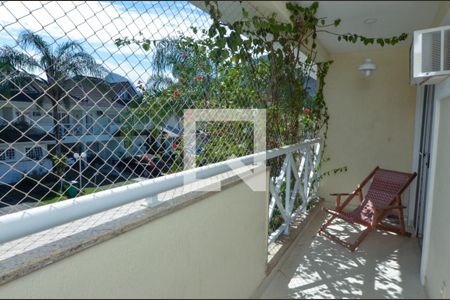 Casa de condomínio à venda com 150m², 3 quartos e 2 vagas Casa de condomínio à venda com 150m², 3 quartos e 2 vagasQuarto 1 - varanda