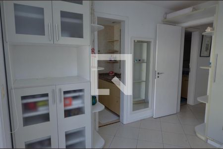 Casa de condomínio à venda com 150m², 3 quartos e 2 vagas Casa de condomínio à venda com 150m², 3 quartos e 2 vagasSuite
