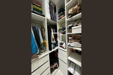 Apartamento à venda com 67m², 2 quartos e 1 vaga Apartamento à venda com 67m², 2 quartos e 1 vagaCloset da suíte