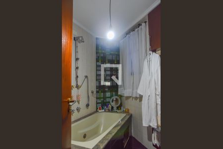 Apartamento à venda com 250m², 4 quartos e 3 vagas Apartamento à venda com 250m², 4 quartos e 3 vagasBanheiro da Suíte