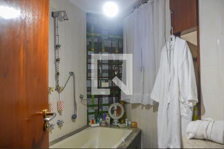 Apartamento à venda com 250m², 4 quartos e 3 vagas Apartamento à venda com 250m², 4 quartos e 3 vagasBanheiro da Suíte