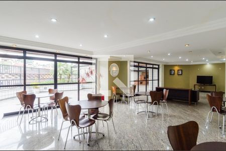 Apartamento à venda com 250m², 4 quartos e 3 vagas Apartamento à venda com 250m², 4 quartos e 3 vagasÁrea comum