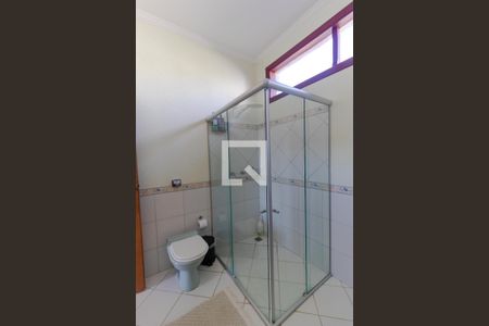 Casa de condomínio à venda com 298m², 6 quartos e sem vaga Casa de condomínio à venda com 298m², 6 quartos e sem vagaBanheiro da Suíte