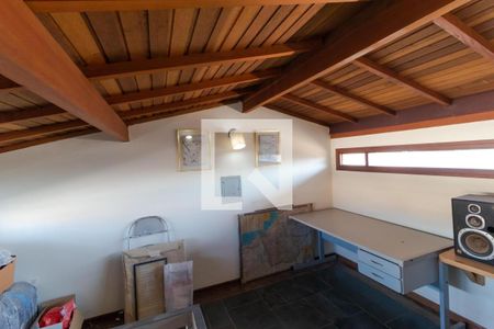 Casa de condomínio à venda com 298m², 6 quartos e sem vaga Casa de condomínio à venda com 298m², 6 quartos e sem vagaSótão do Quarto 01