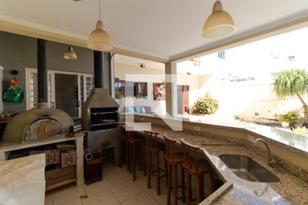 Casa de condomínio à venda com 298m², 6 quartos e sem vaga Casa de condomínio à venda com 298m², 6 quartos e sem vagaChurrasqueira e Forno de Pizza