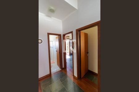 Casa de condomínio à venda com 298m², 6 quartos e sem vaga Casa de condomínio à venda com 298m², 6 quartos e sem vagaHall íntimo