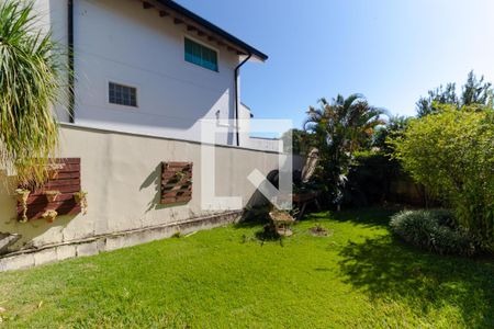 Casa de condomínio à venda com 298m², 6 quartos e sem vaga Casa de condomínio à venda com 298m², 6 quartos e sem vagaQuintal