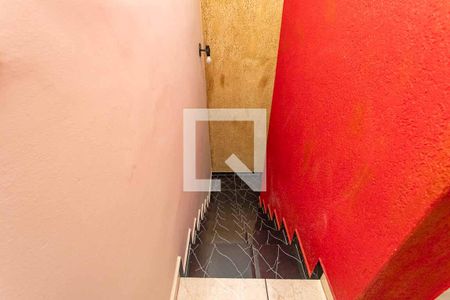 Casa à venda com 200m², 4 quartos e 3 vagas Casa à venda com 200m², 4 quartos e 3 vagasEscada