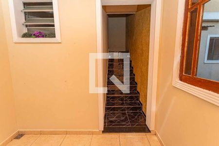 Casa à venda com 200m², 4 quartos e 3 vagas Casa à venda com 200m², 4 quartos e 3 vagasEscada