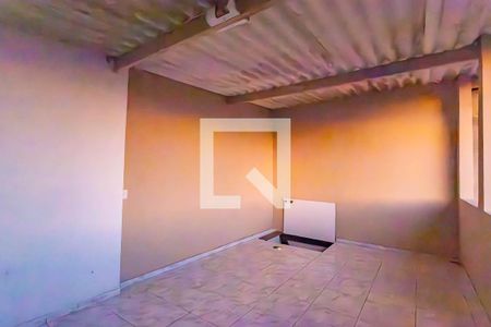 Casa à venda com 200m², 4 quartos e 3 vagas Casa à venda com 200m², 4 quartos e 3 vagasTerraço