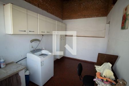 Casa à venda com 260m², 3 quartos e 3 vagas Casa à venda com 260m², 3 quartos e 3 vagasQuarto dos fundos