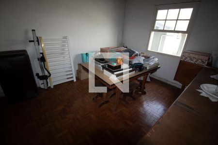 Casa à venda com 260m², 3 quartos e 3 vagas Casa à venda com 260m², 3 quartos e 3 vagasQuarto dos fundos